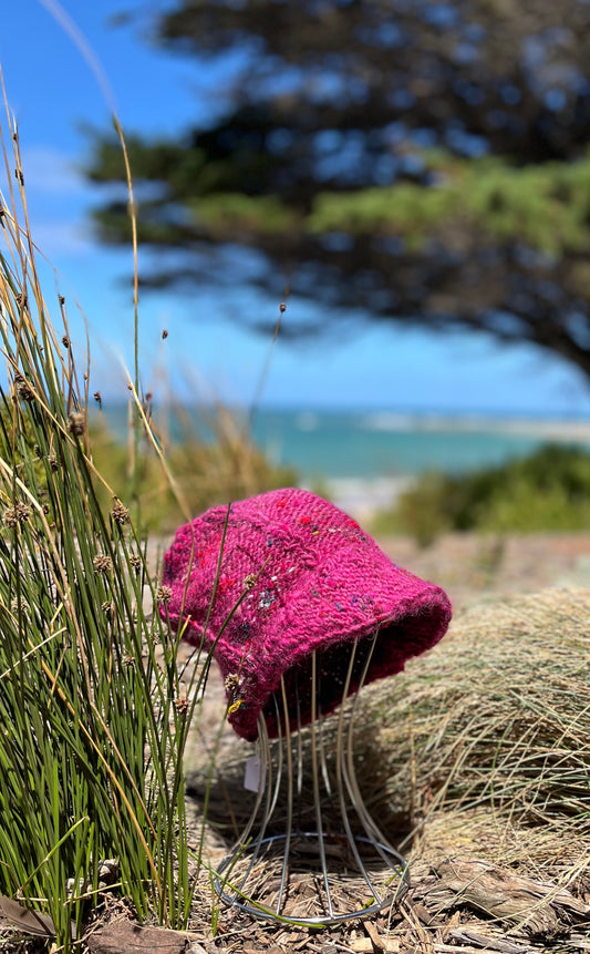 Woollen pink peak hat