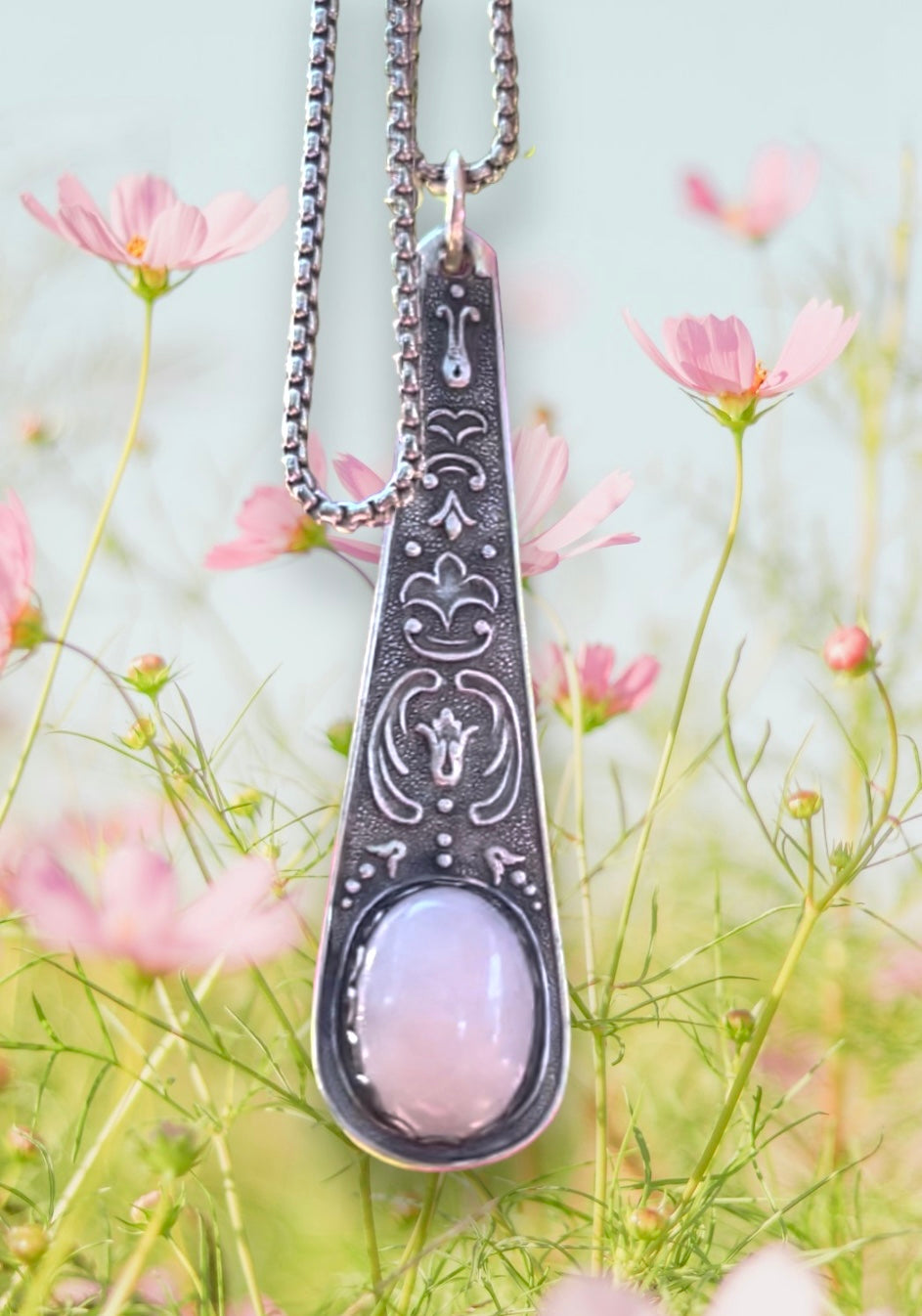 Rose Quartz spoon necklace “Lovin feeling"